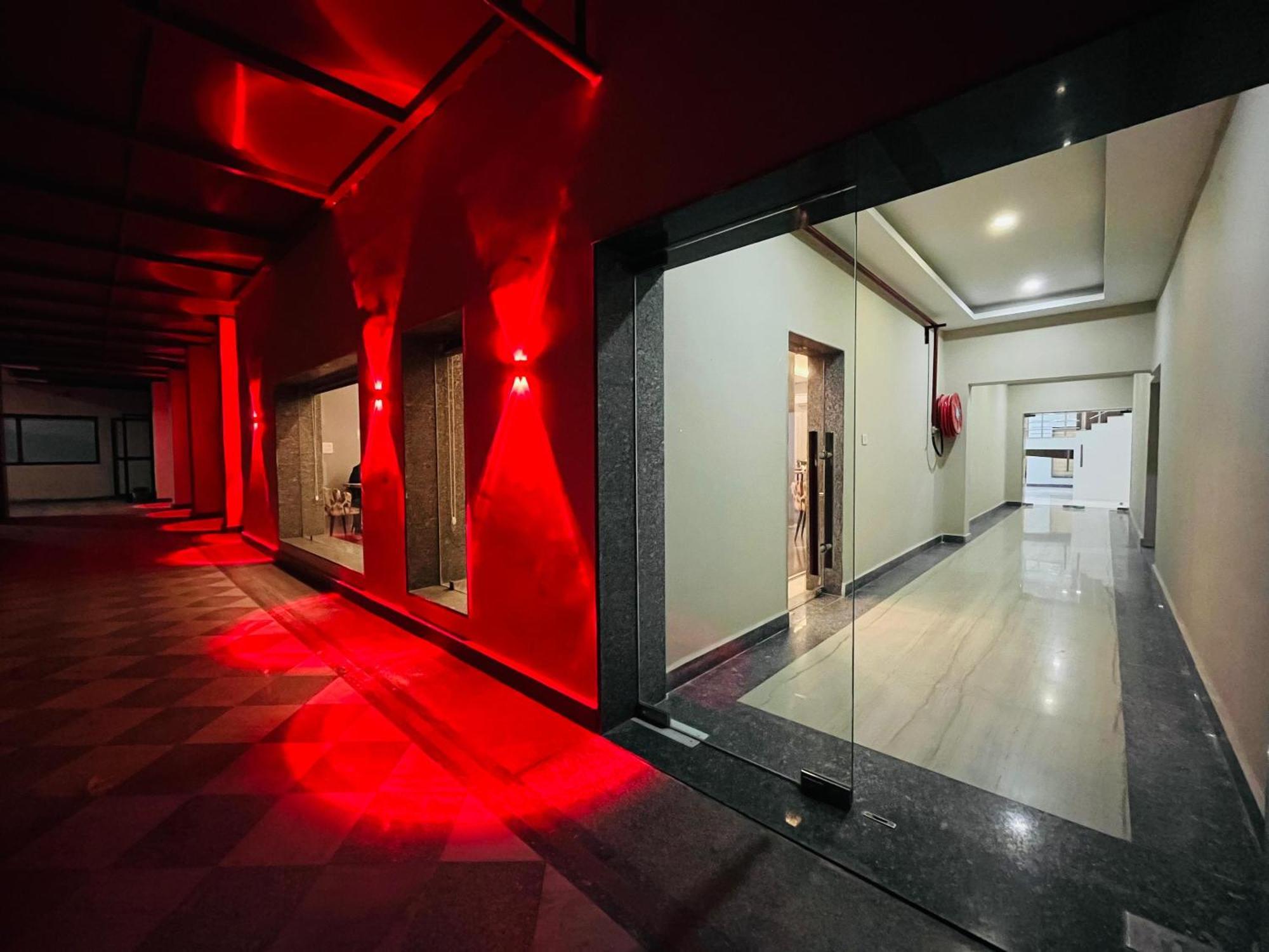 Hotel The Grand Agastya Kaohni Buitenkant foto